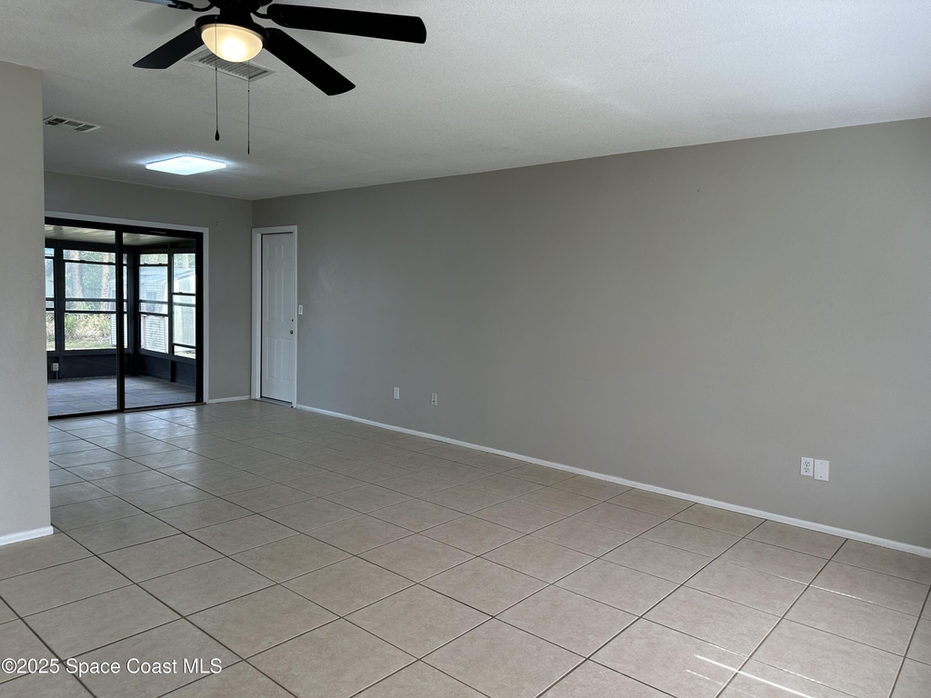 511 Dinner Street Ne - Photo 2