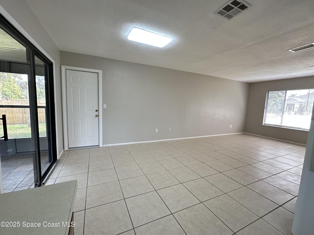 511 Dinner Street Ne - Photo 3
