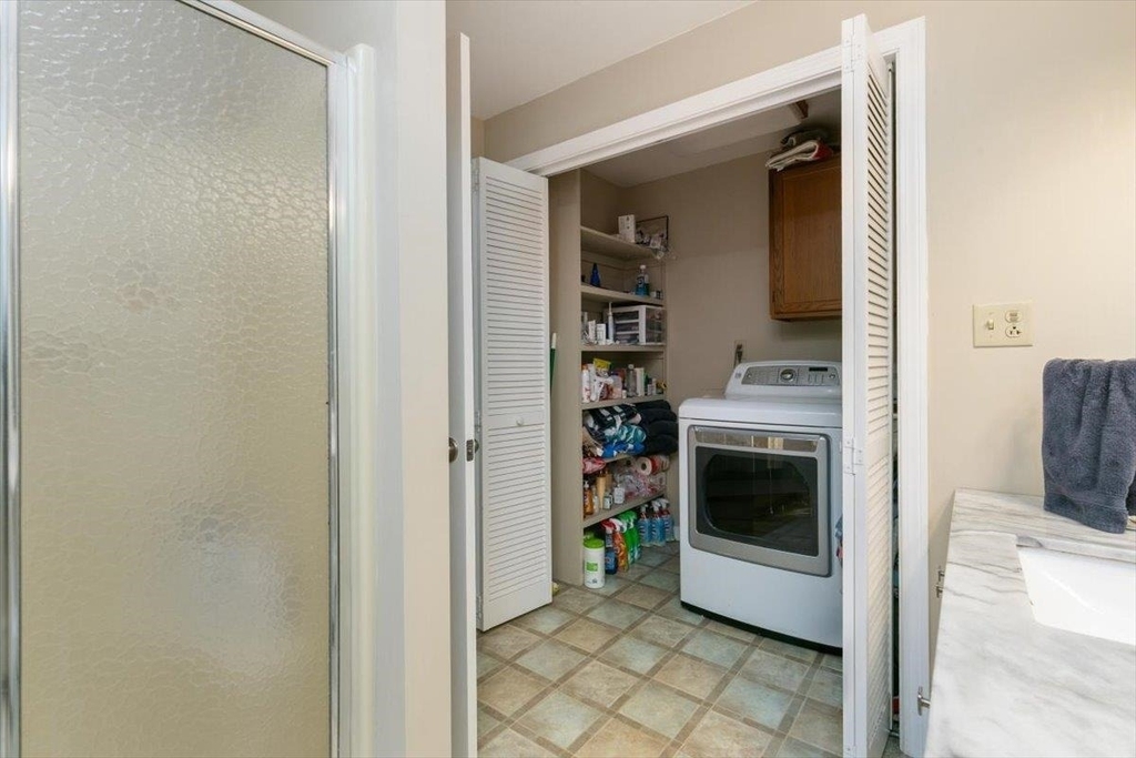 387 Main - Photo 3