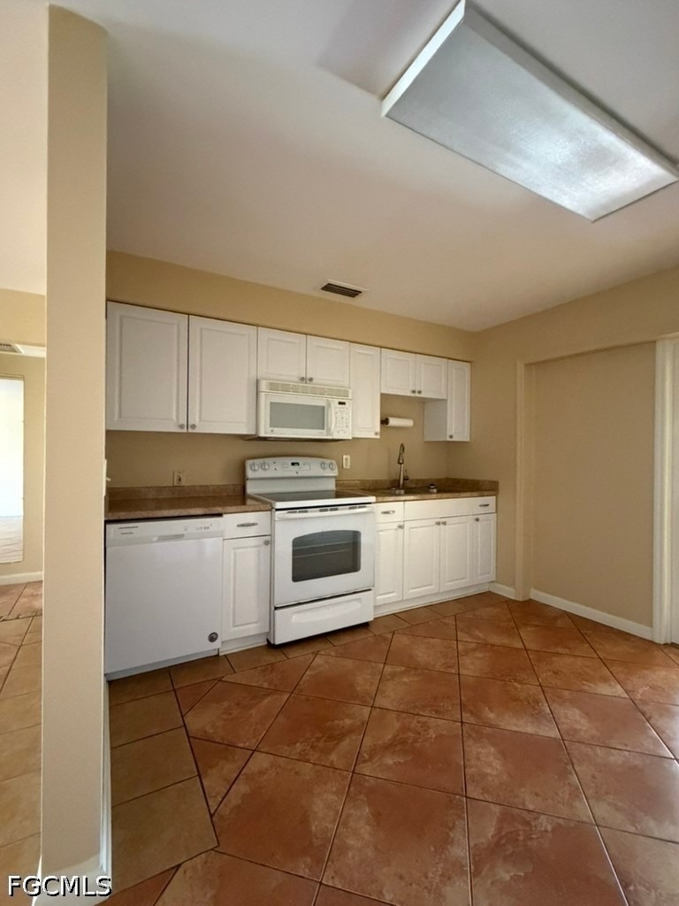 4924 Vincennes Street - Photo 2