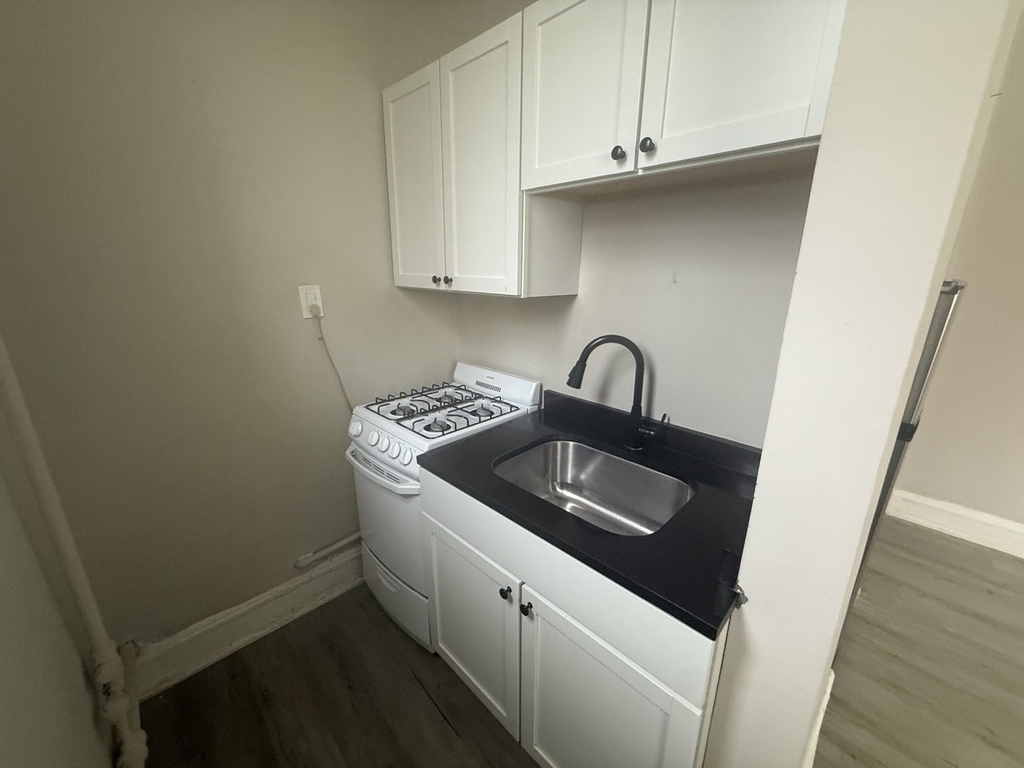 6912 N Ashland Boulevard - Photo 3