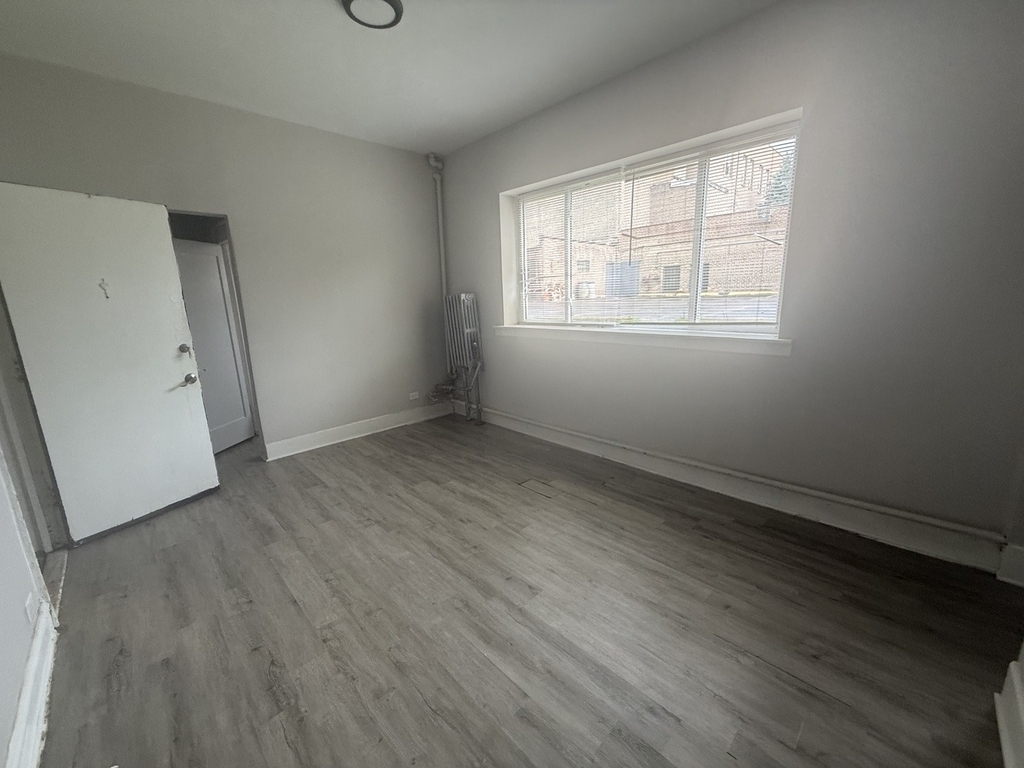 6912 N Ashland Boulevard - Photo 2