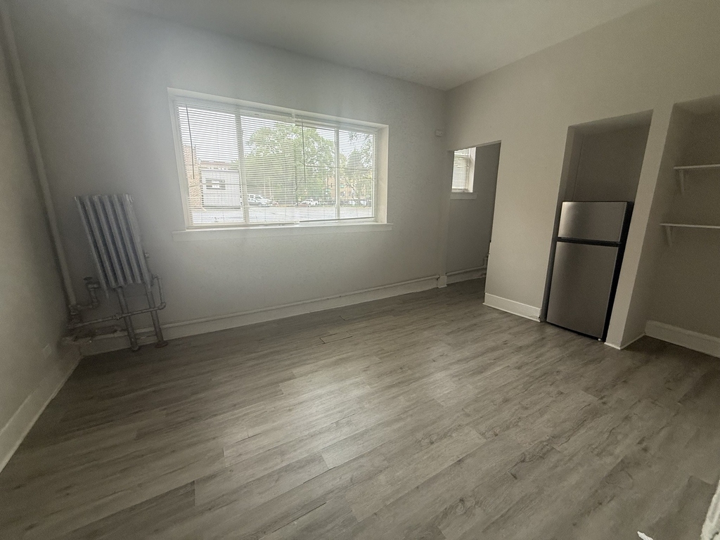 6912 N Ashland Boulevard - Photo 1