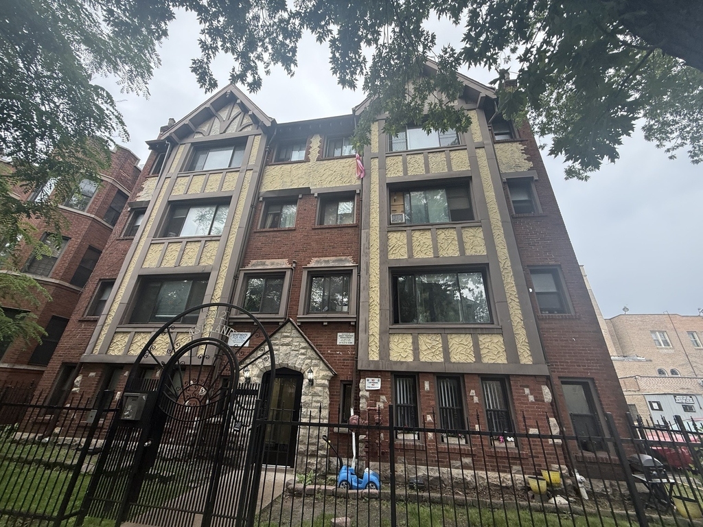 6912 N Ashland Boulevard - Photo 0