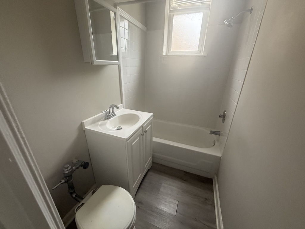 6912 N Ashland Boulevard - Photo 5