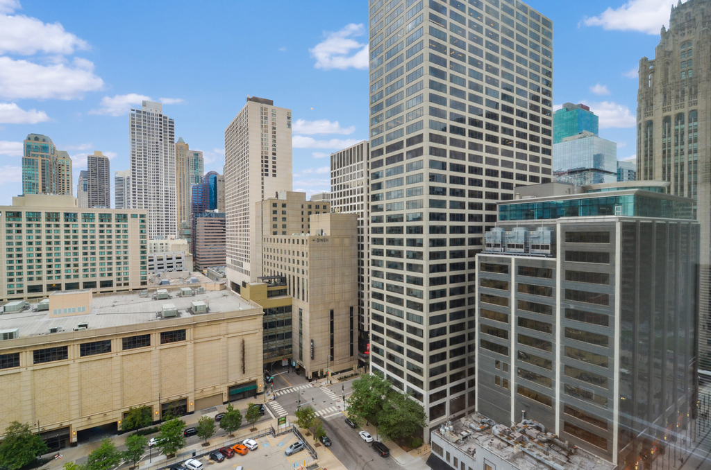 405 N Wabash Avenue - Photo 13