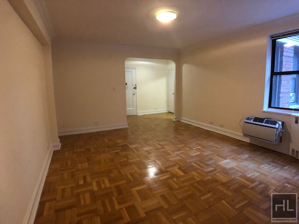 York Avenue - Photo 1