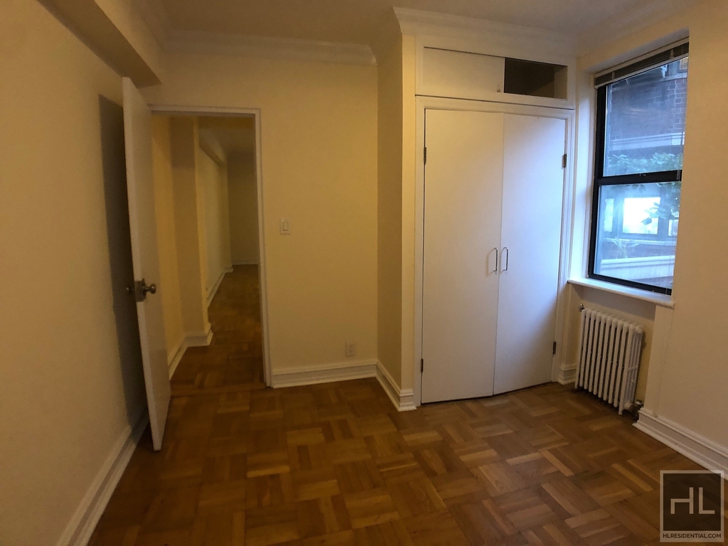 York Avenue - Photo 2
