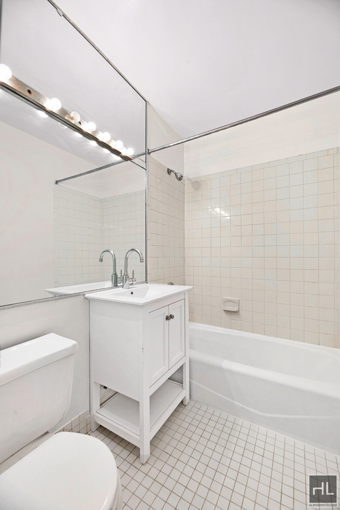 East 25 Street - Photo 4