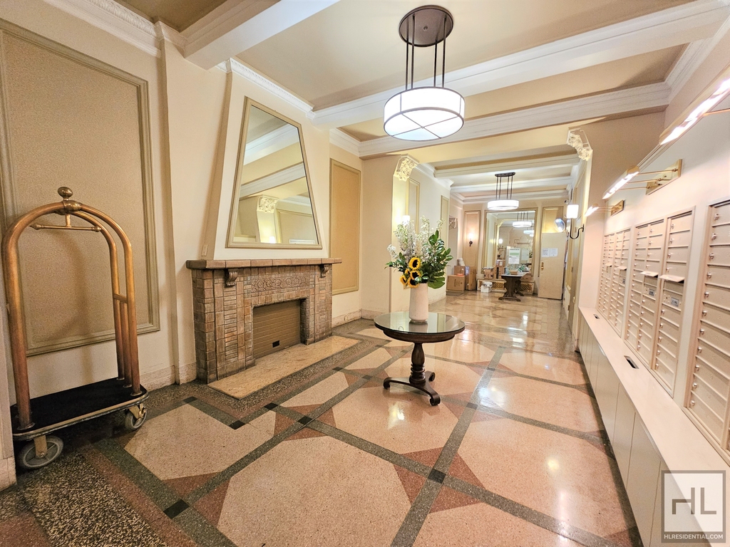 Second Avenue - Photo 10