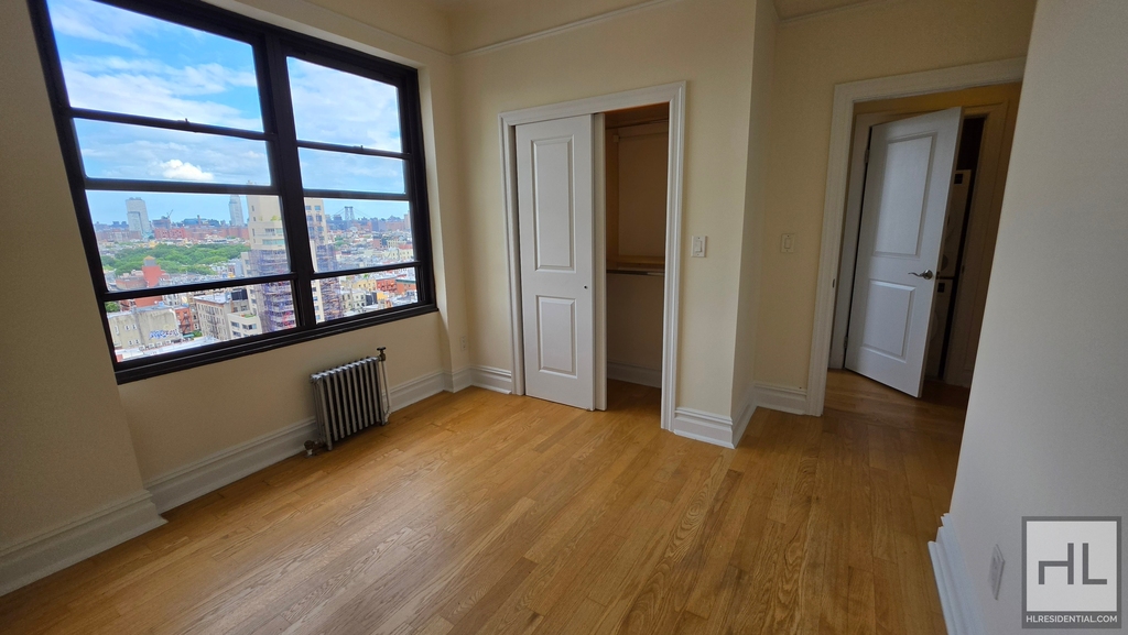 Second Avenue - Photo 2
