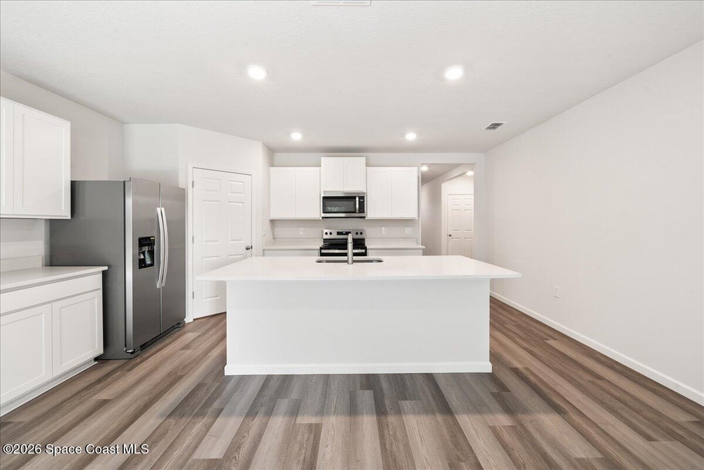 566 Rembrandt Street Se - Photo 9