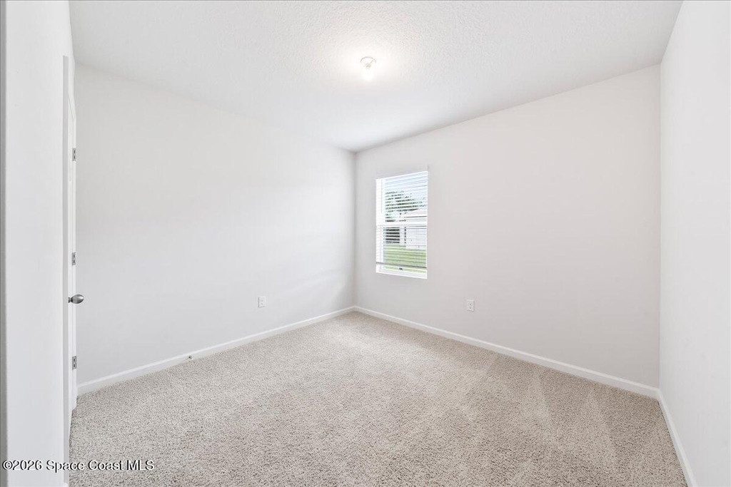 566 Rembrandt Street Se - Photo 4