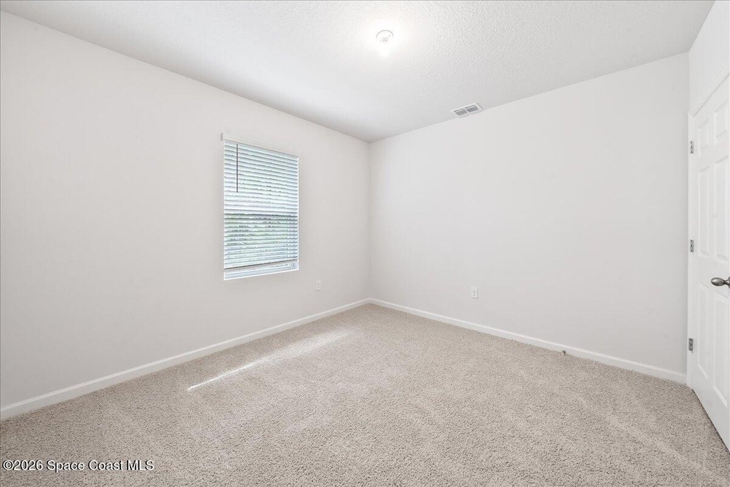566 Rembrandt Street Se - Photo 5