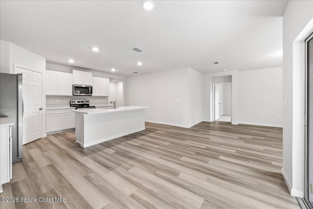 566 Rembrandt Street Se - Photo 13