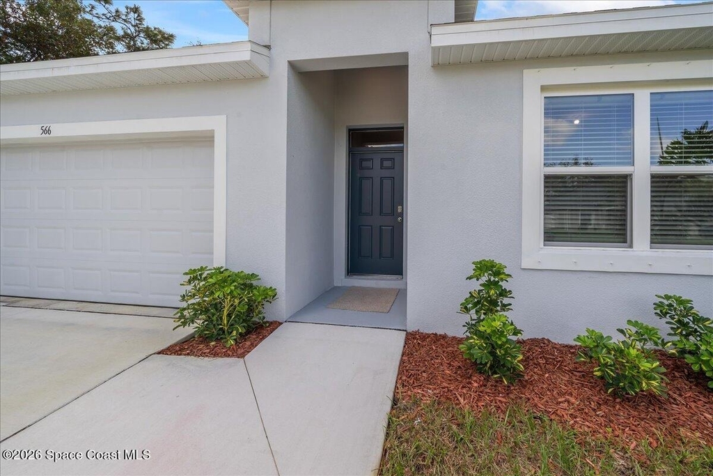 566 Rembrandt Street Se - Photo 1