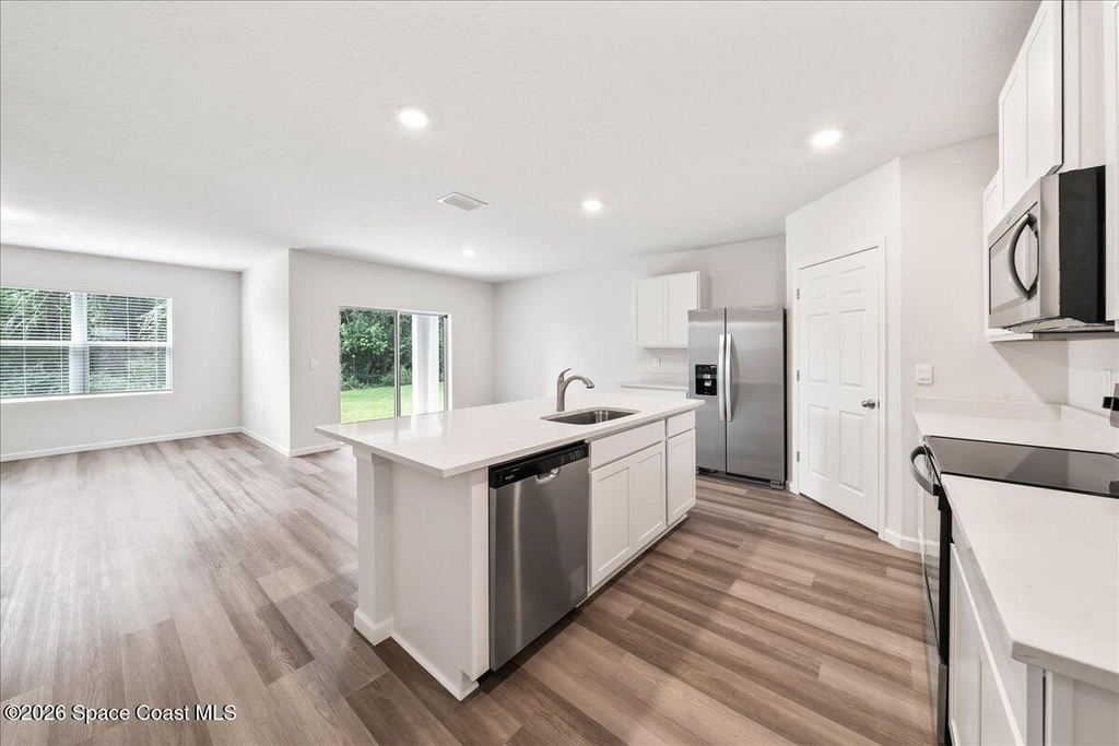566 Rembrandt Street Se - Photo 7