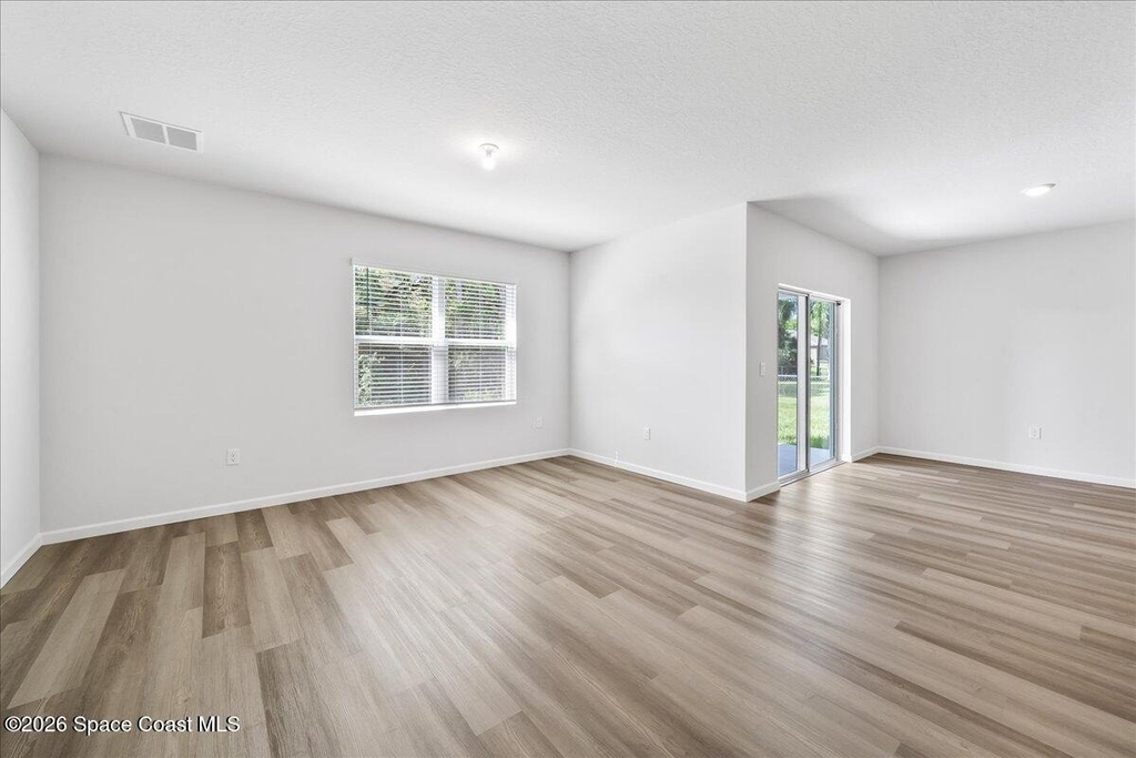 566 Rembrandt Street Se - Photo 16