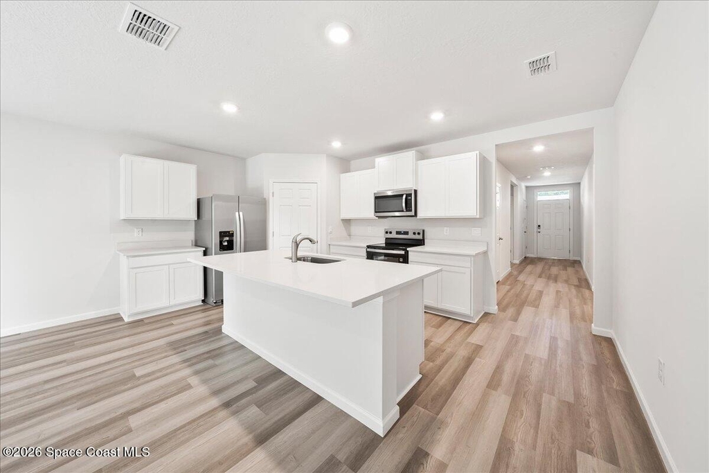 566 Rembrandt Street Se - Photo 8
