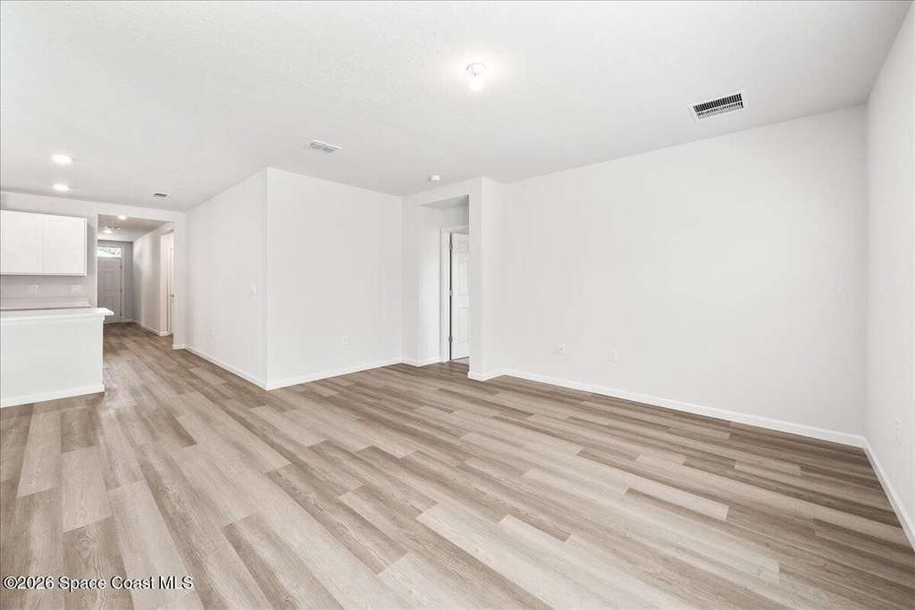 566 Rembrandt Street Se - Photo 14