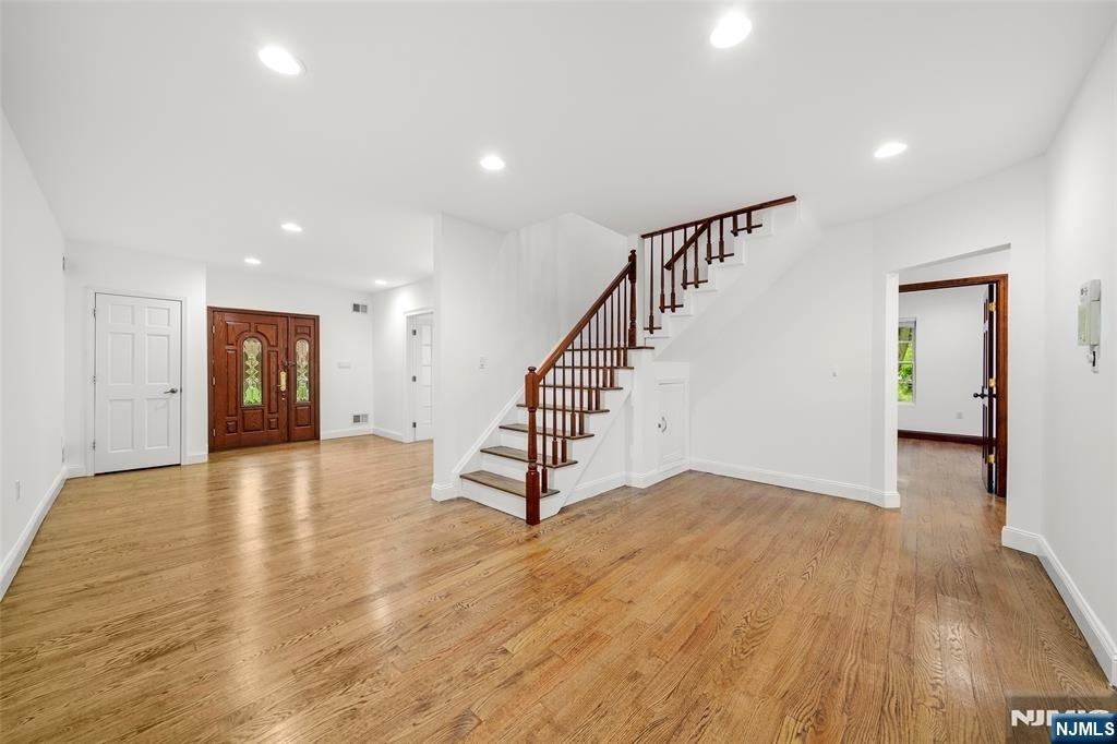 385 Livingston - Photo 13