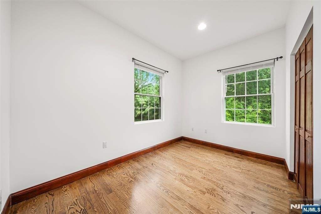 385 Livingston - Photo 24