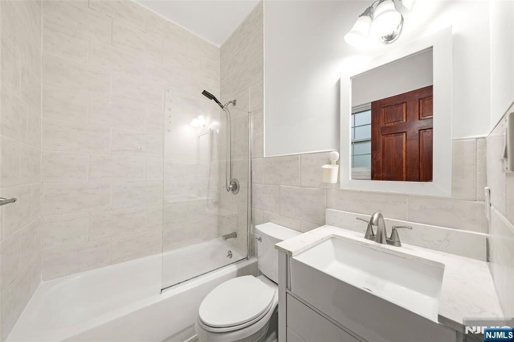 385 Livingston - Photo 18