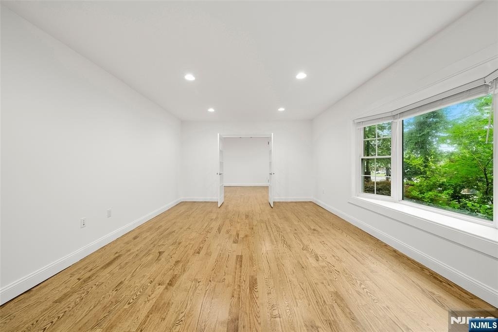 385 Livingston - Photo 5