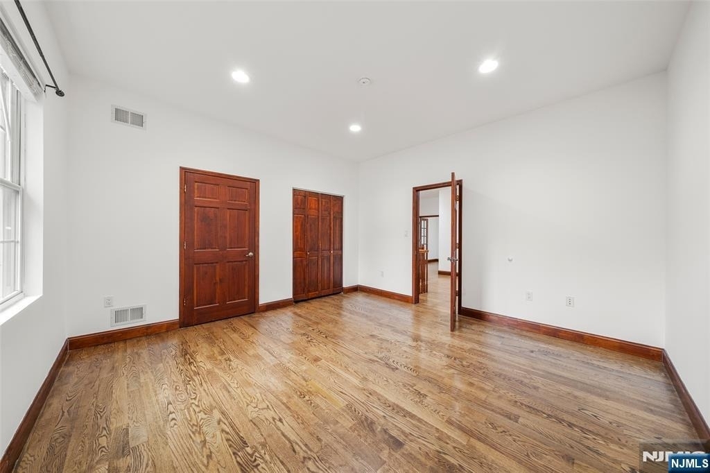 385 Livingston - Photo 23