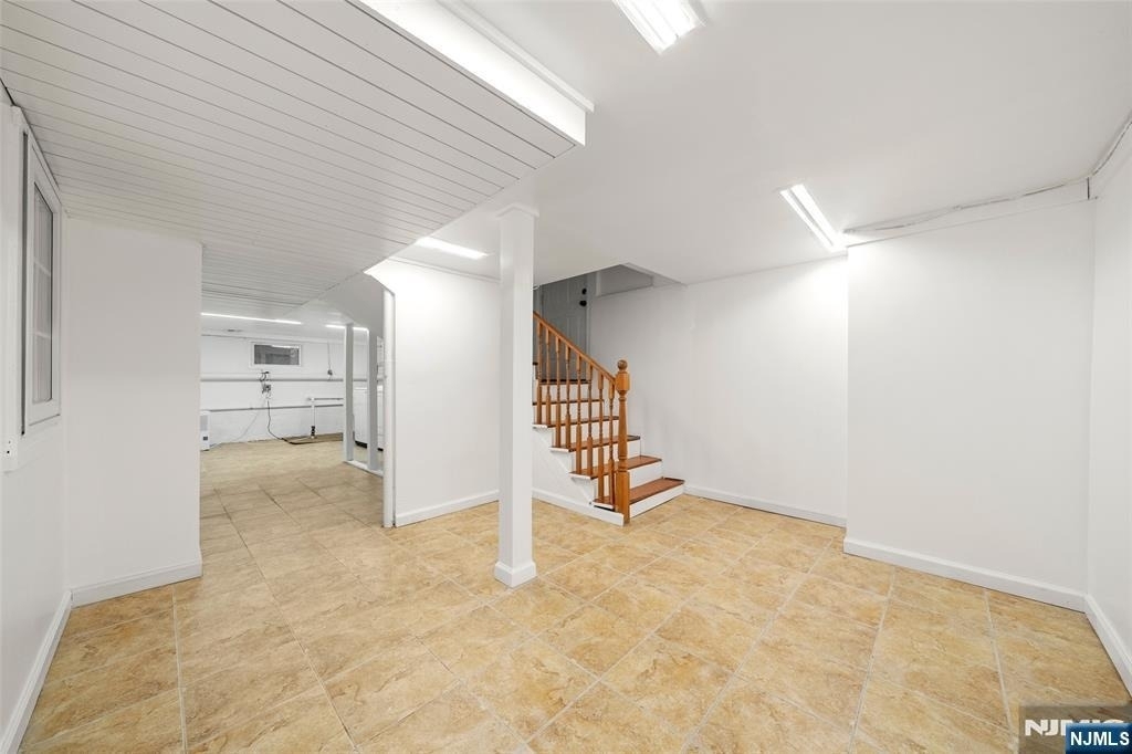 385 Livingston - Photo 25