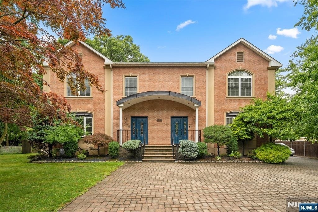 385 Livingston - Photo 29