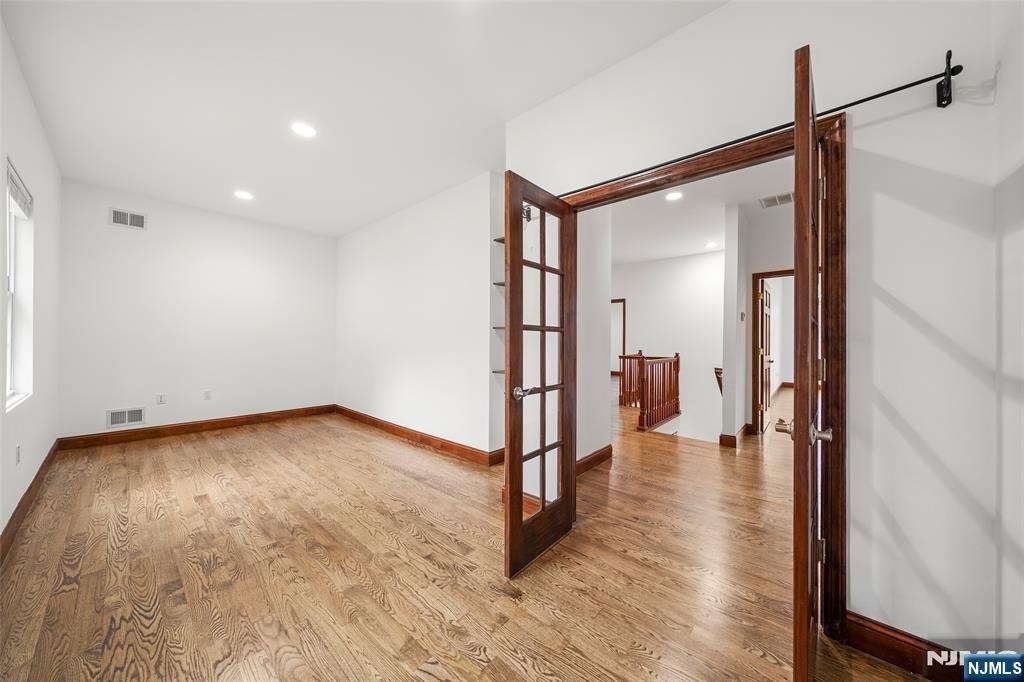 385 Livingston - Photo 19