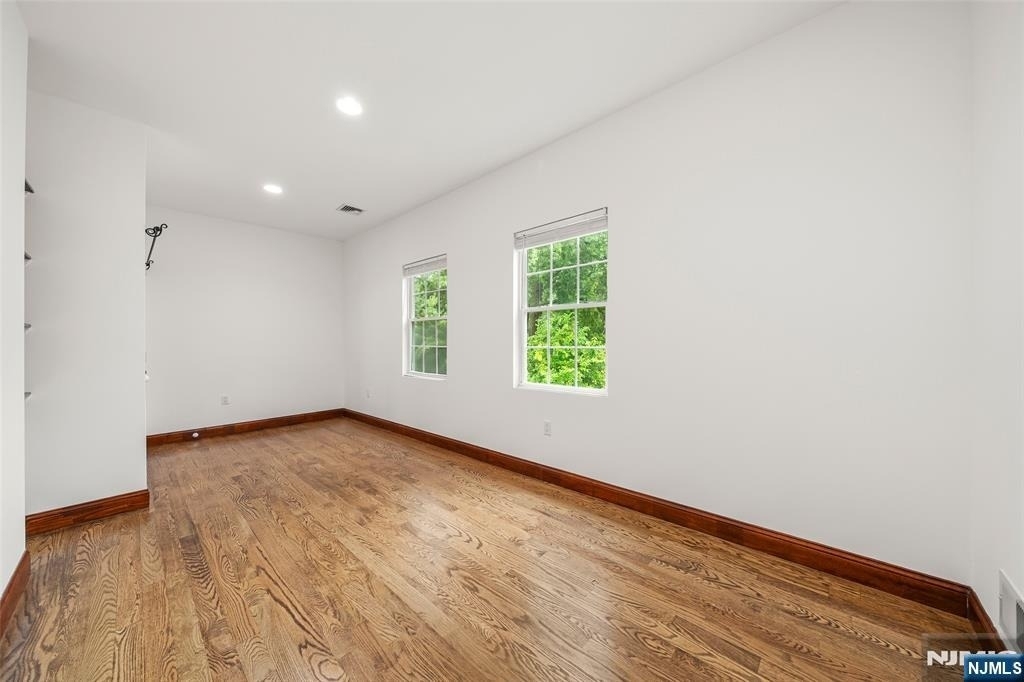 385 Livingston - Photo 20