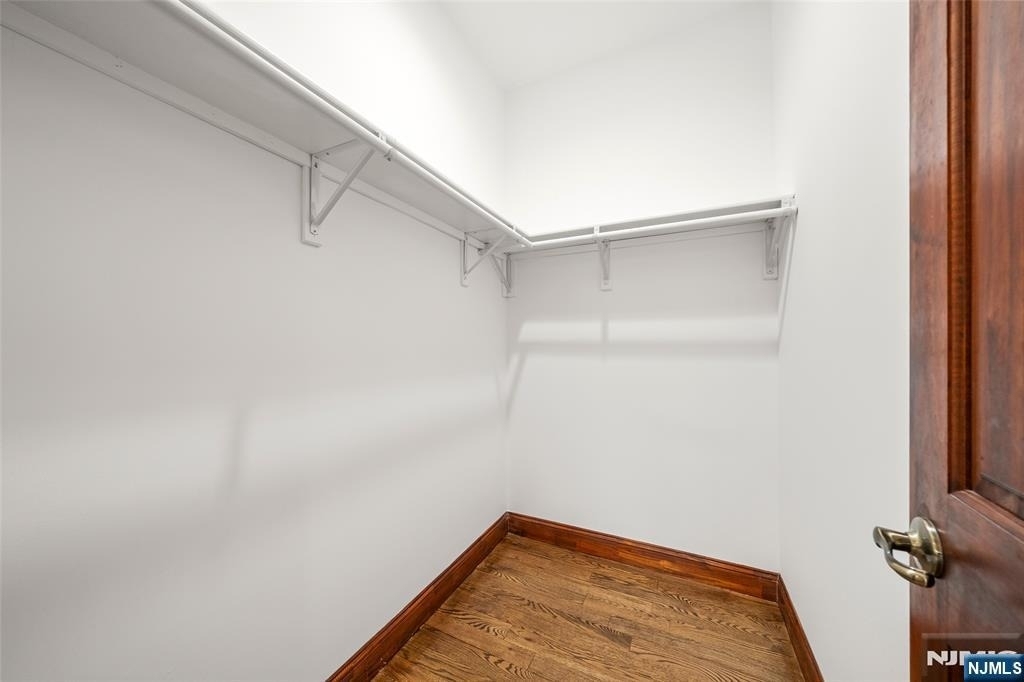 385 Livingston - Photo 17