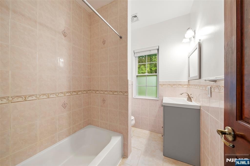 385 Livingston - Photo 12