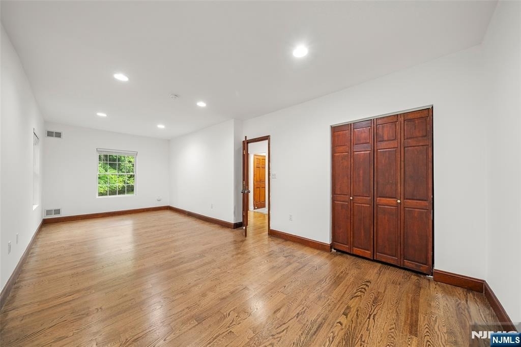 385 Livingston - Photo 11