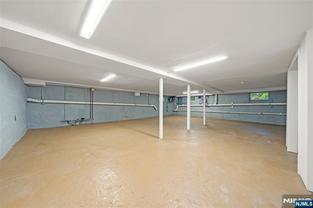 385 Livingston - Photo 27