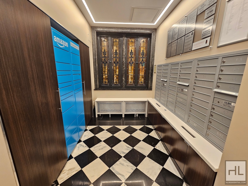 West 13 Street - Photo 6