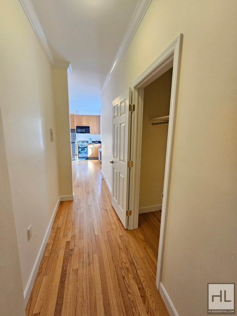 West 13 Street - Photo 3