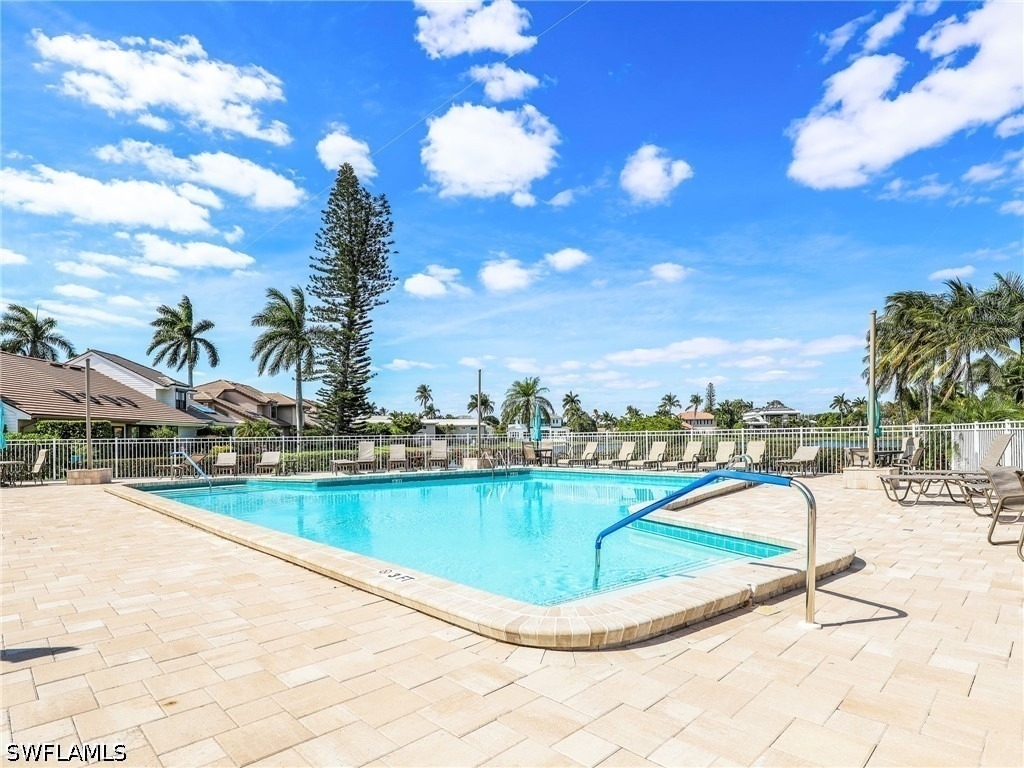 555 Park Shore Drive - Photo 30