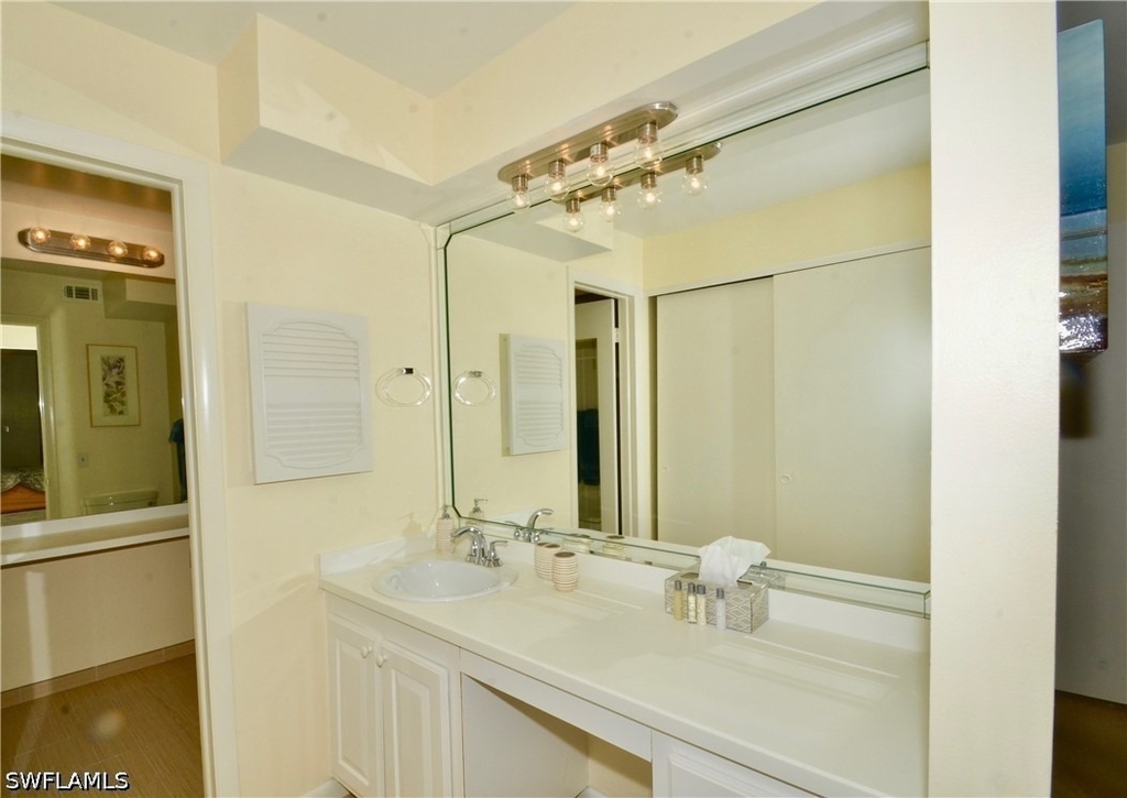 555 Park Shore Drive - Photo 14
