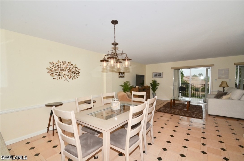 555 Park Shore Drive - Photo 5