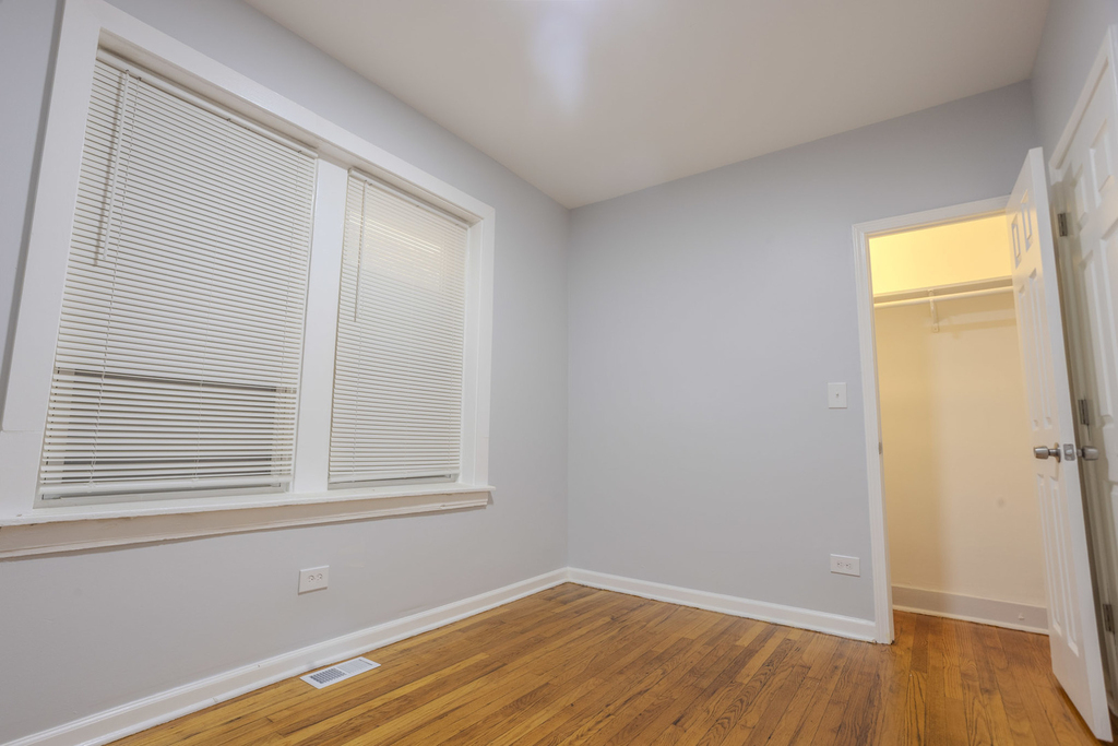 1523 E 74th Place - Photo 5
