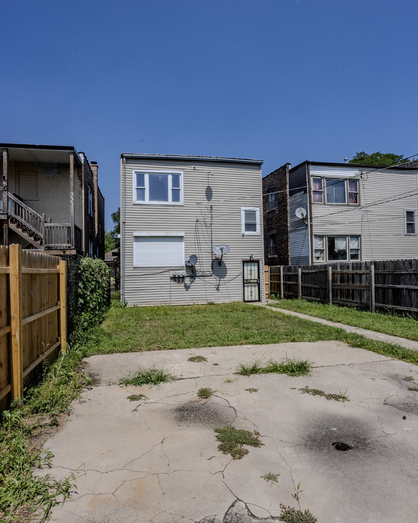 1523 E 74th Place - Photo 7