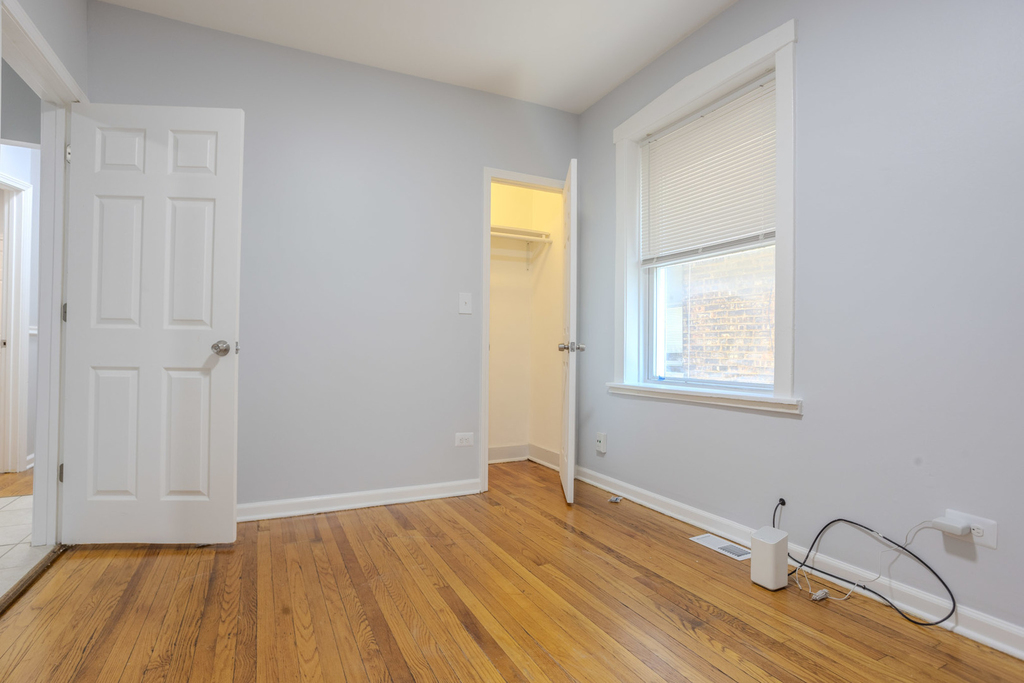 1523 E 74th Place - Photo 3