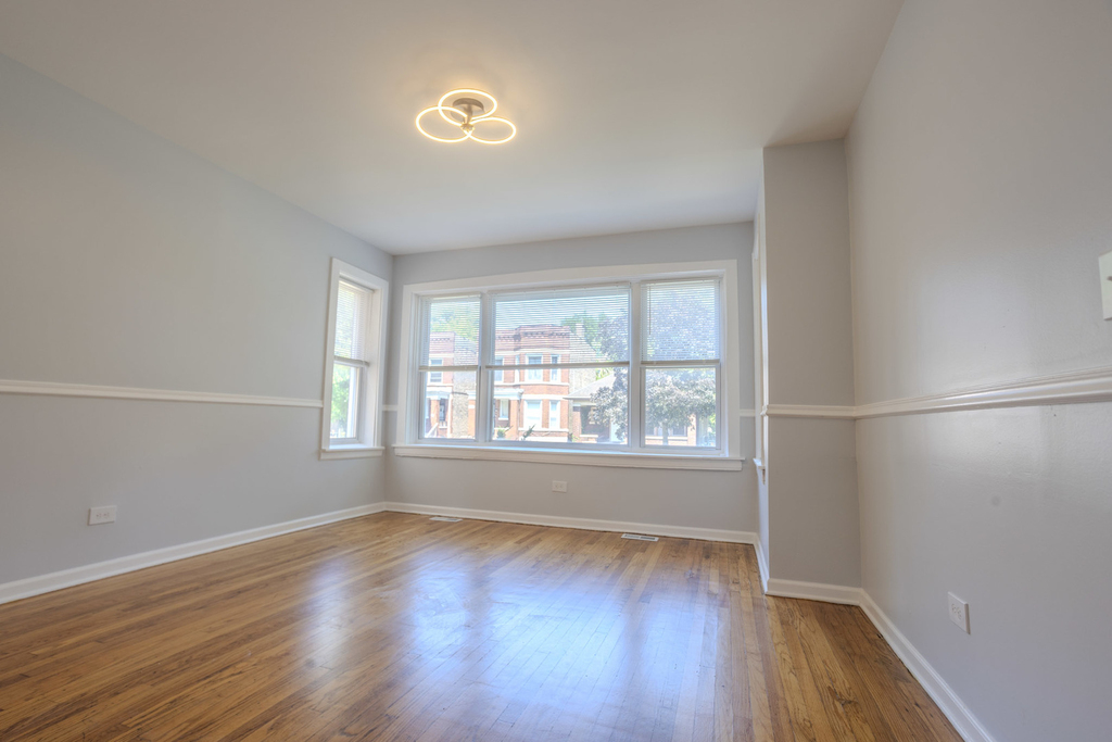 1523 E 74th Place - Photo 2