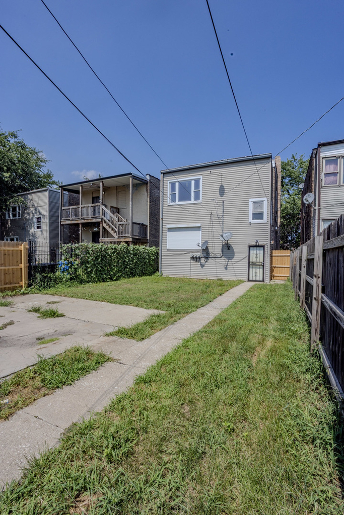 1523 E 74th Place - Photo 8