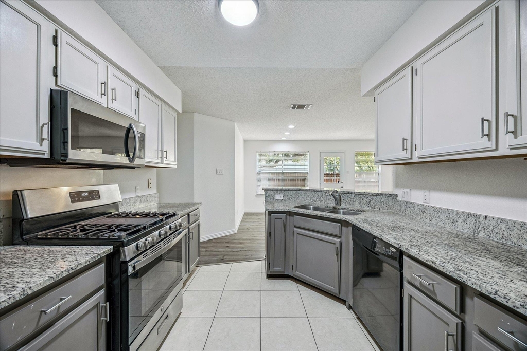 3204 Blazing Star Trl - Photo 5