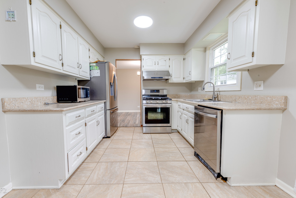 5s735 Park Meadow Drive - Photo 3