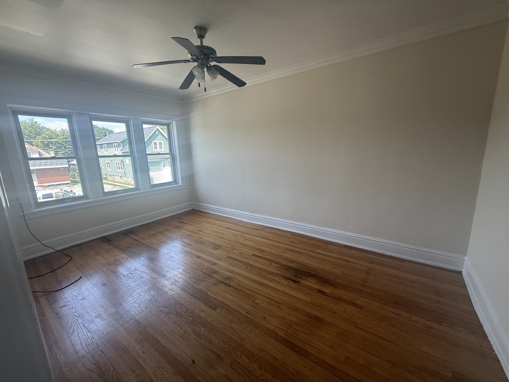 154 Des Plaines Avenue - Photo 1
